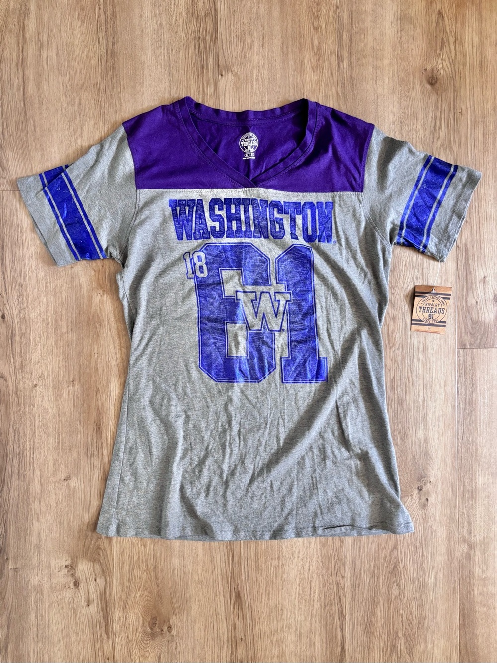 UW Huskies Graphic V-Neck Tee Women’s XL Gray & Purple Football Tailgate